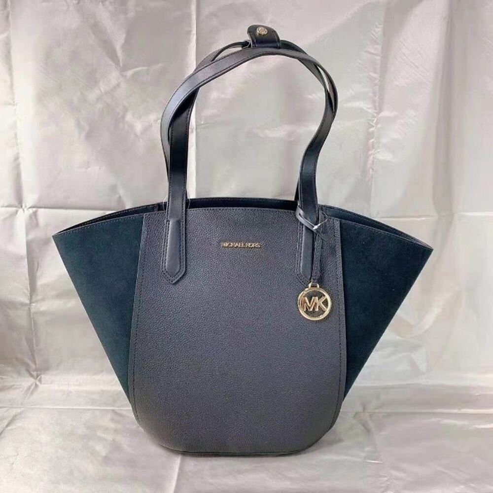 Michael Kors 35F1GPAT3S Portia large Bucket Bag In Black
